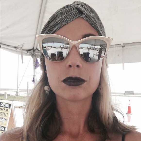 Meet your Posher, Lea - Picture 1 of 1